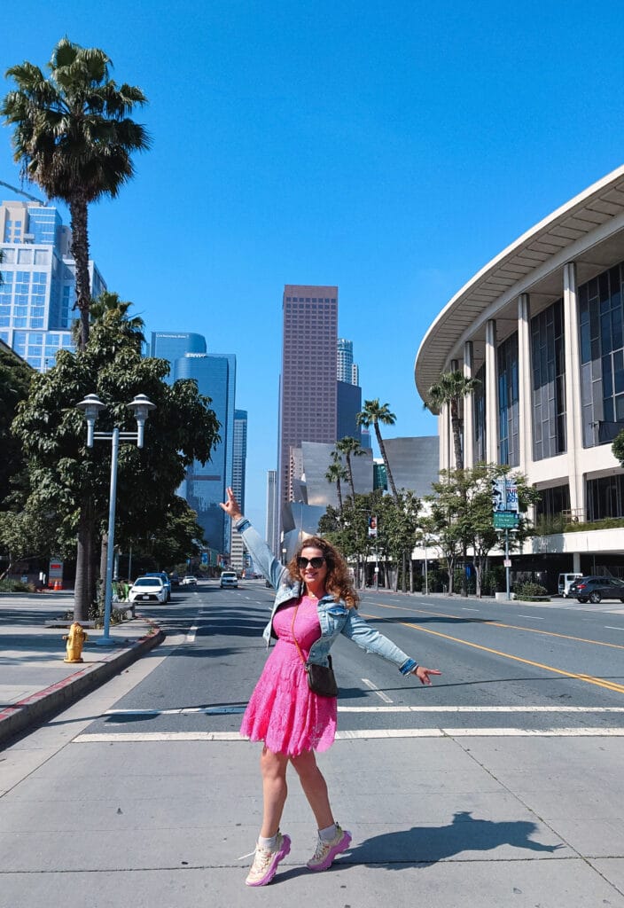 Polka na tle downtown Los Angeles – życie w Kalifornii kontra Nowy Jork